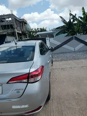 Toyota Yaris LE Sedan 4dr 2019 Silver