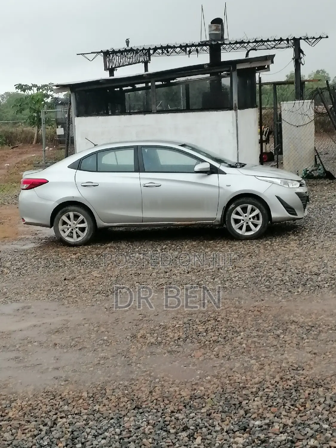 Toyota Yaris LE Sedan 4dr 2019 Silver