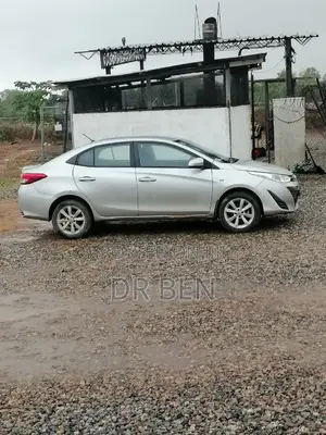Toyota Yaris LE Sedan 4dr 2019 Silver