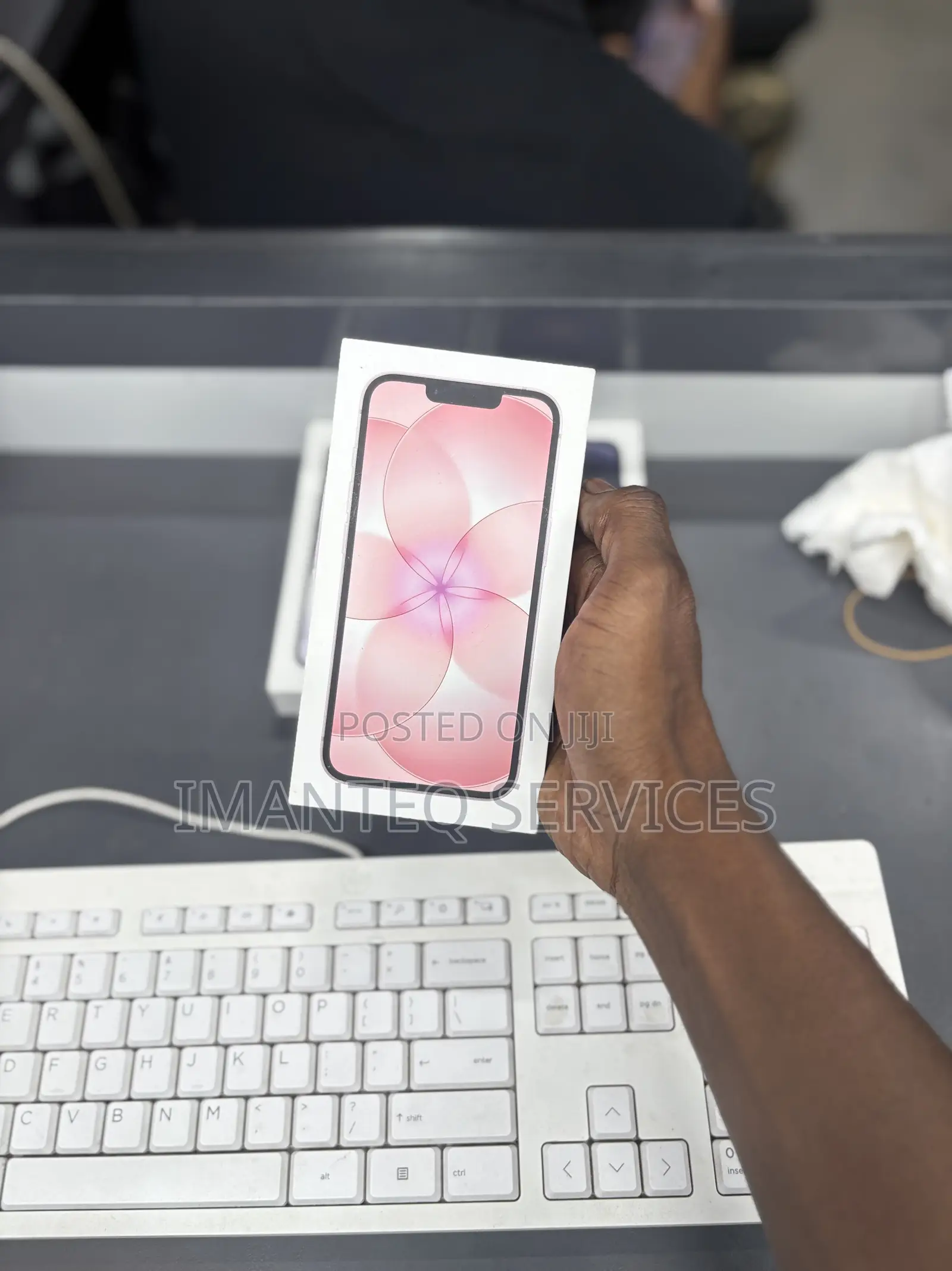 New Apple iPhone 17e 256 GB Pink