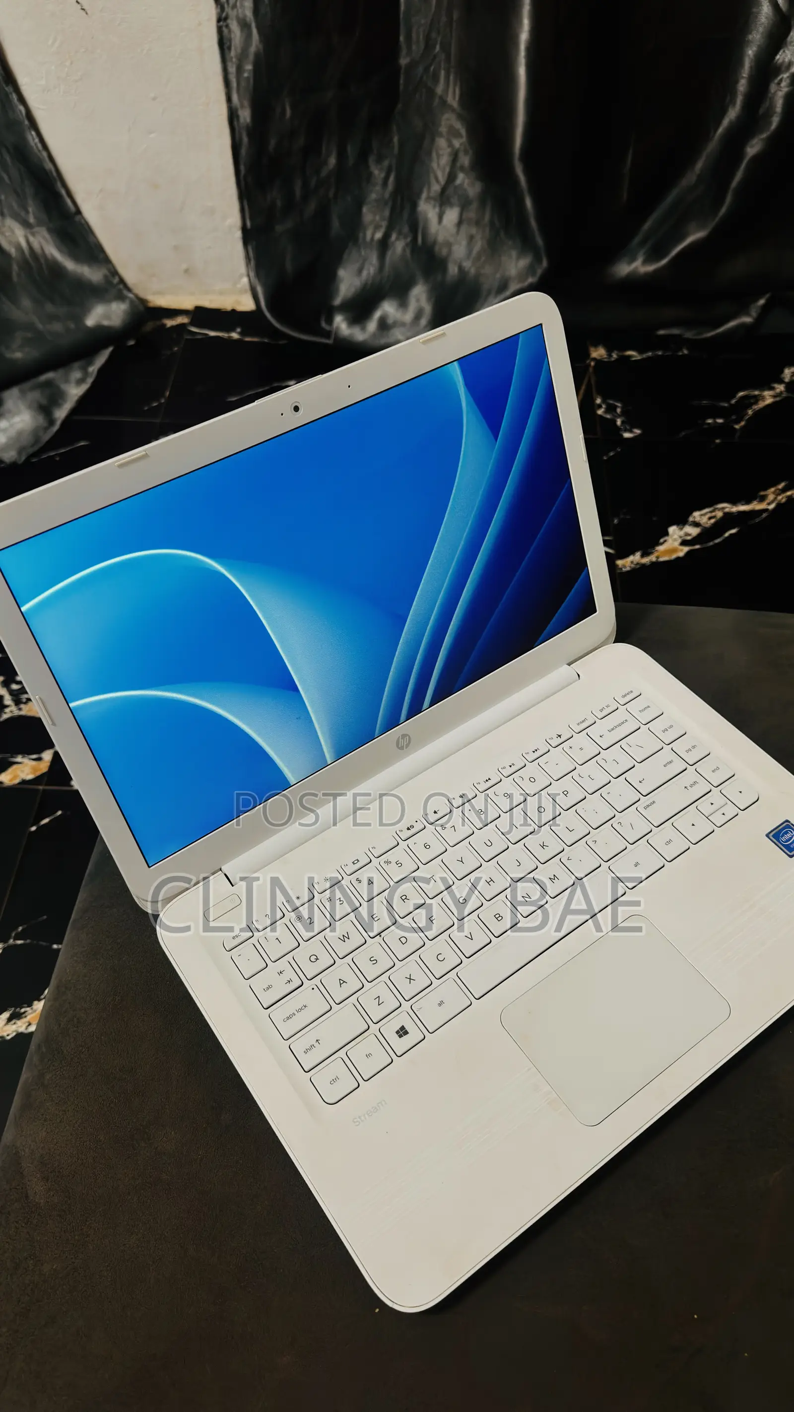 New Laptop HP Stream 11 4GB Intel Celeron HDD 256GB