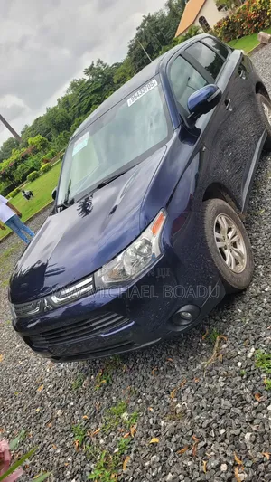 Mitsubishi Outlander 2017 Blue