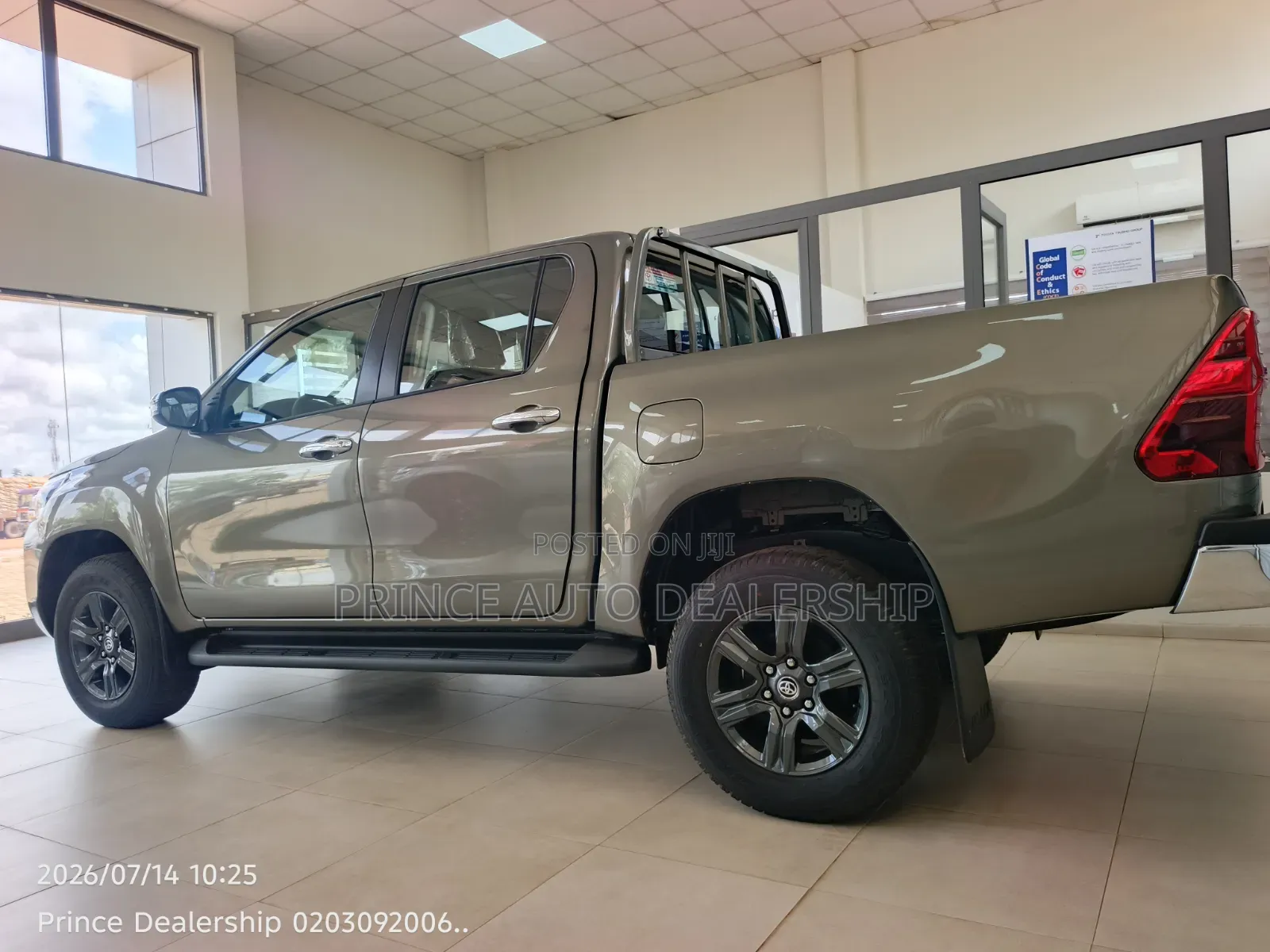 New Toyota Hilux 2025 Gray