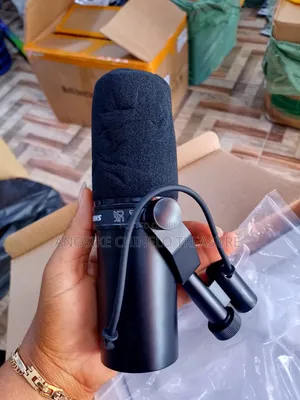 SM7B Professional Dynamic Vocal Microphone.