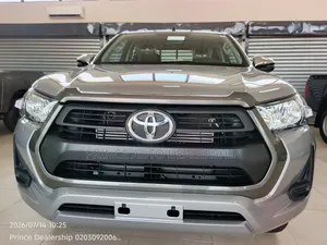 New Toyota Hilux 2025 Silver