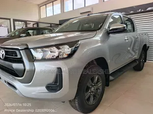New Toyota Hilux 2025 Silver