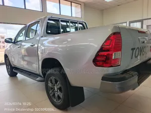 New Toyota Hilux 2025 Silver