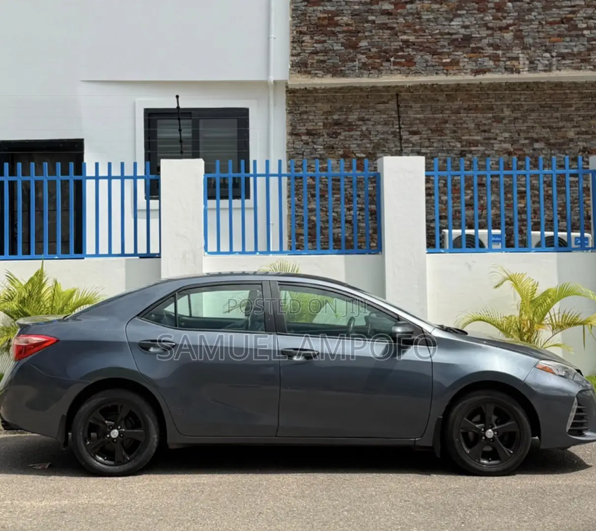 Toyota Corolla LE Eco (1.8L 4cyl 2A) 2019 Gray