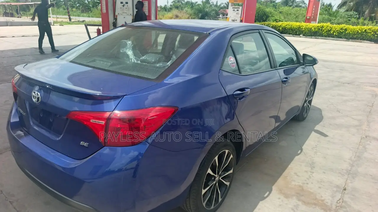 Toyota Corolla SE Special Edition 4dr Sedan (1.8L 4cyl CVT) 2017 Blue