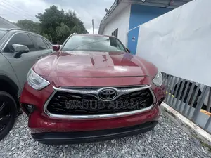 Toyota Highlander Limited AWD 2023 Red