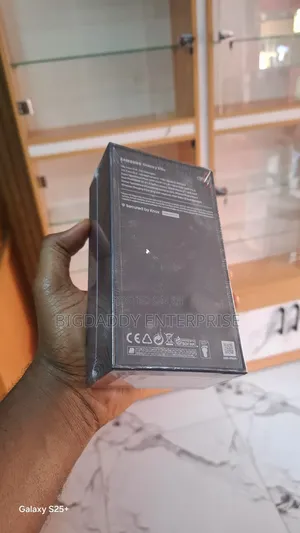 New Samsung Galaxy S10 128 GB Black