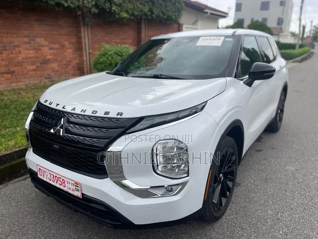 Mitsubishi Outlander 2022 White
