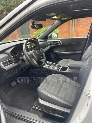 Mitsubishi Outlander 2022 White