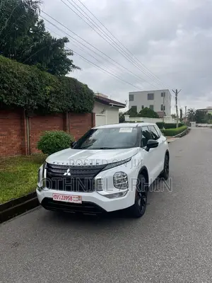 Mitsubishi Outlander 2022 White