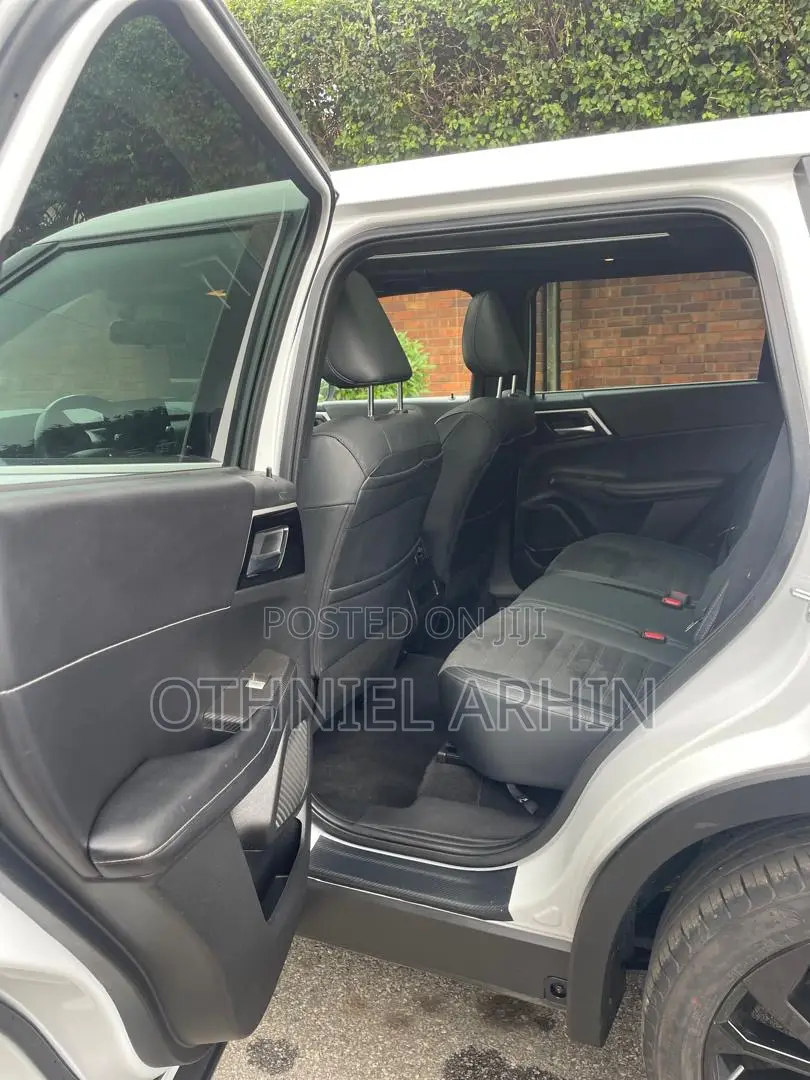 Mitsubishi Outlander 2022 White