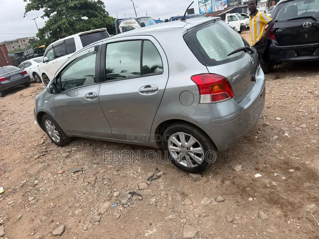 Toyota Yaris 2010 Gray
