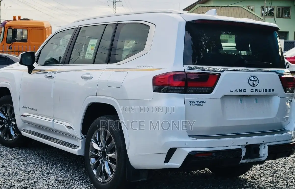 Toyota Land Cruiser 2025 White