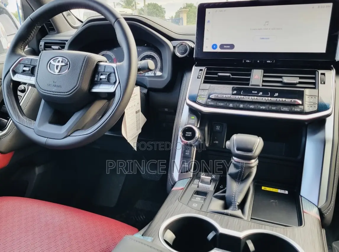 Toyota Land Cruiser 2025 White