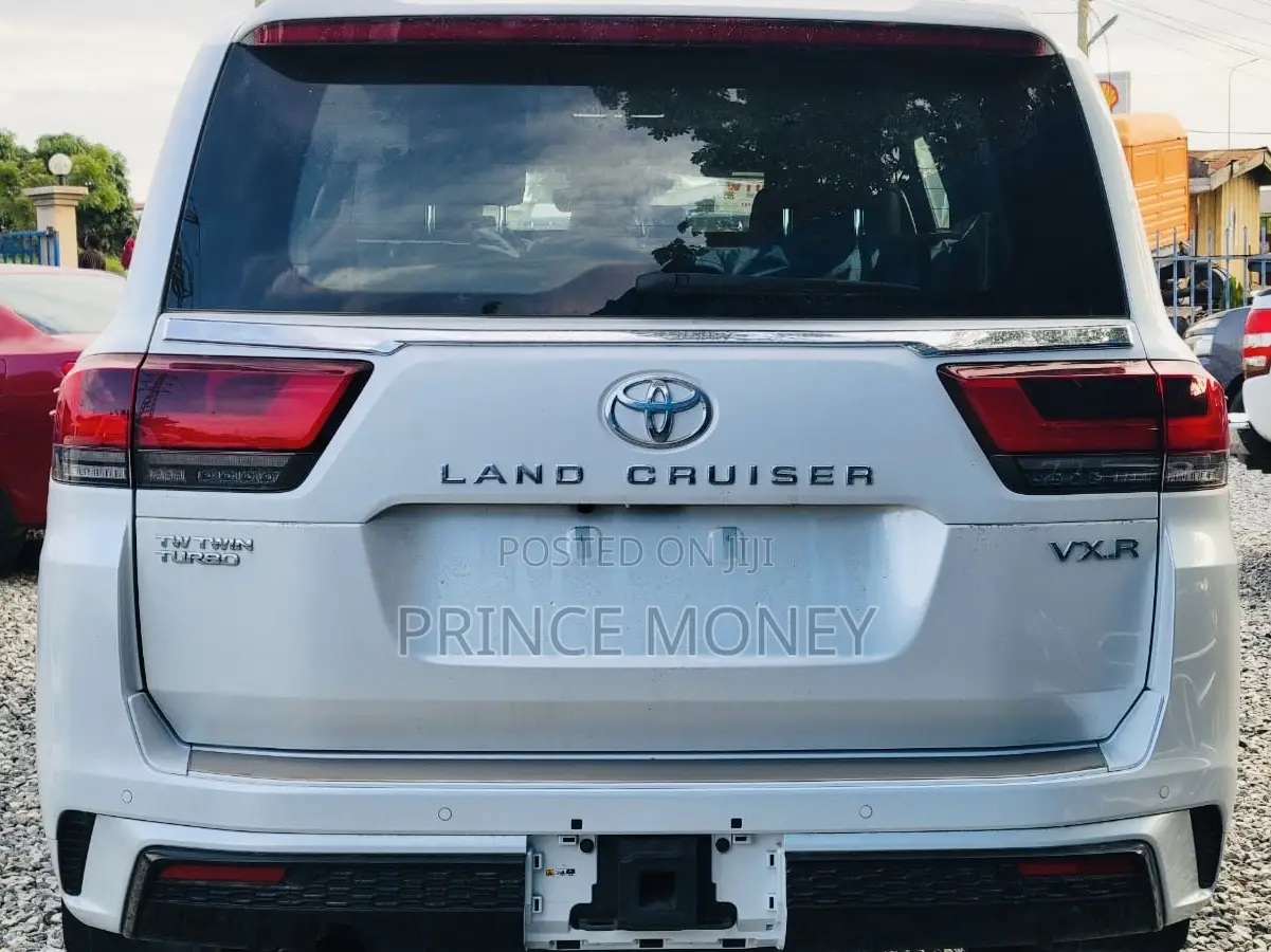 Toyota Land Cruiser 2025 White