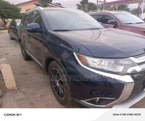 Mitsubishi Outlander 2018 Blue