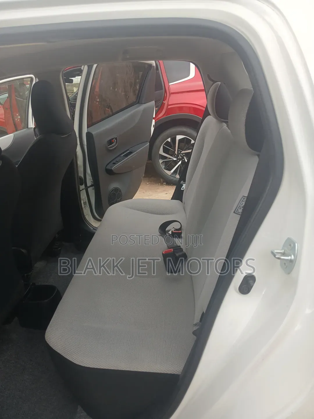 Toyota Vitz 2012 White