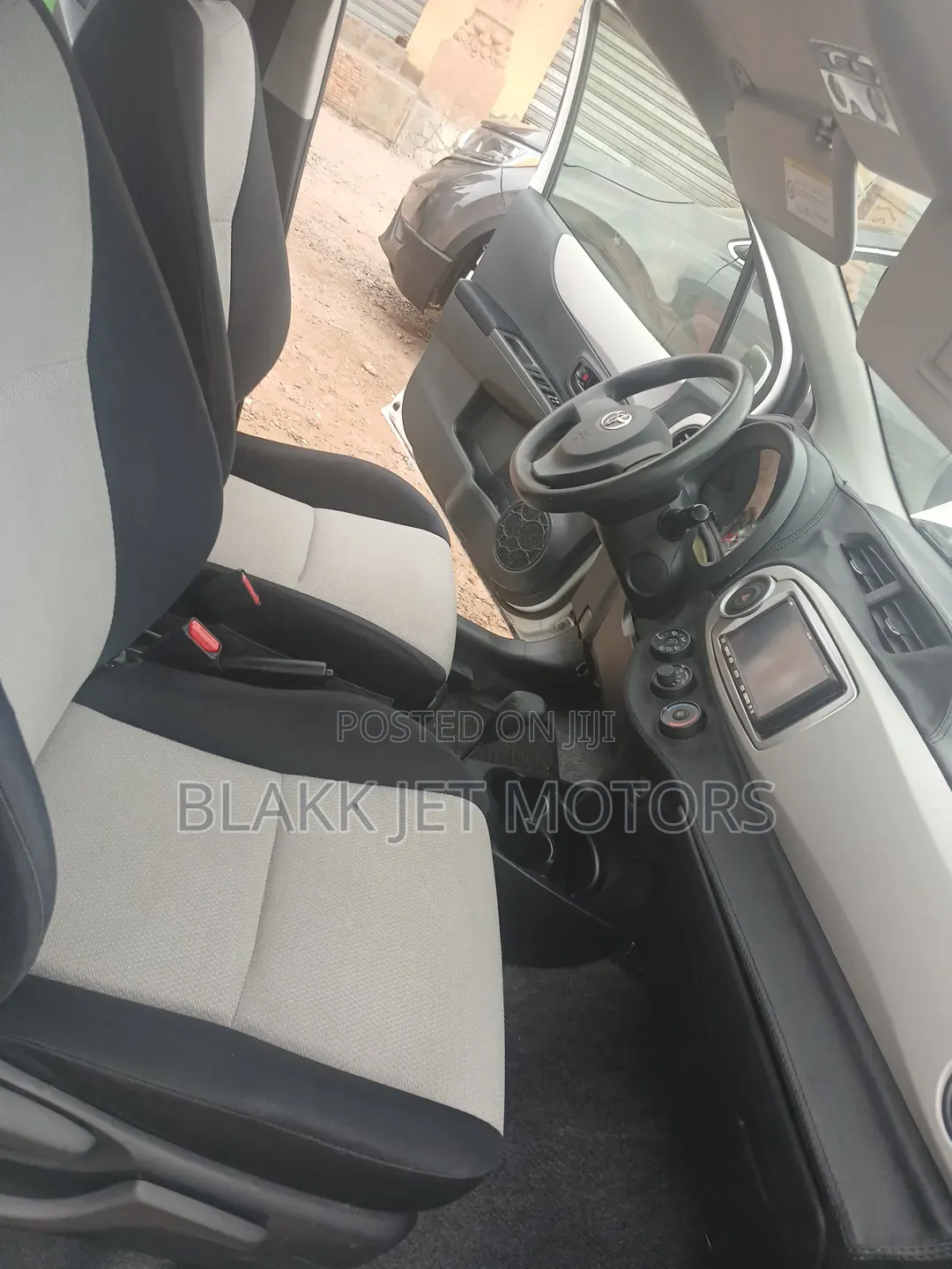 Toyota Vitz 2012 White