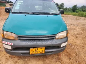 Toyota Grand HiAce 2002 Green