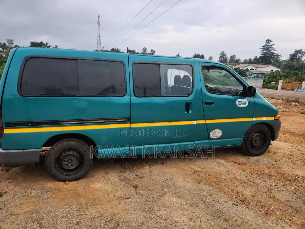 Toyota Grand HiAce 2002 Green