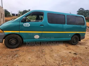 Toyota Grand HiAce 2002 Green