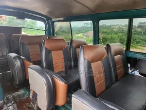 Toyota Grand HiAce 2002 Green