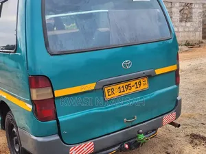 Toyota Grand HiAce 2002 Green