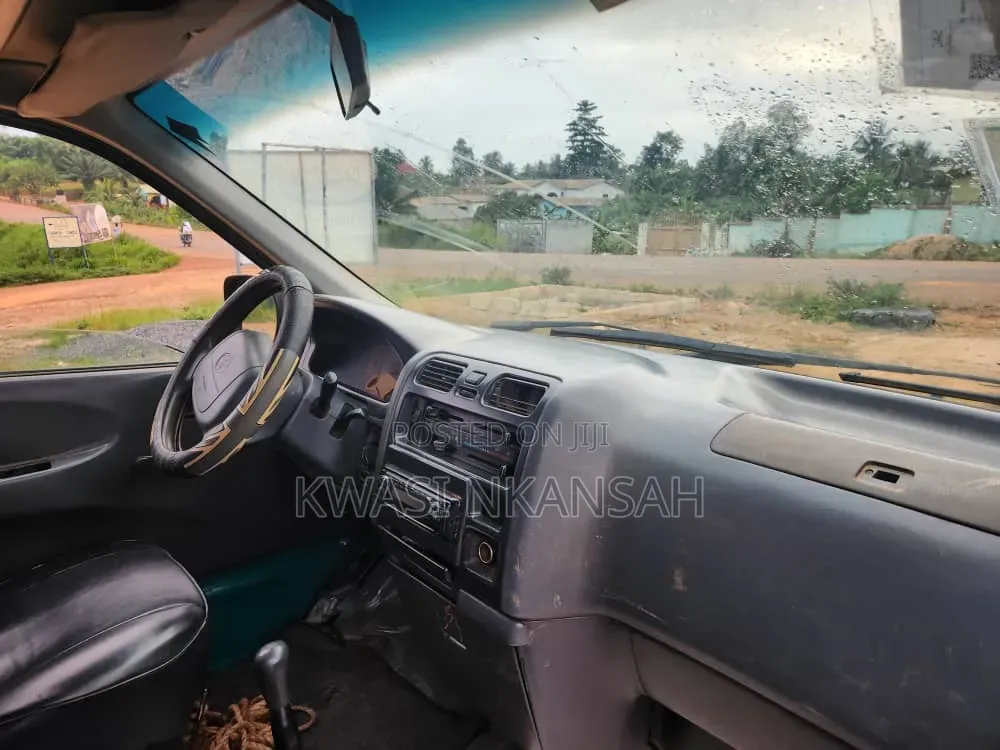 Toyota Grand HiAce 2002 Green