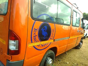 Mercedes-Benz Sprinter 2021 Orange