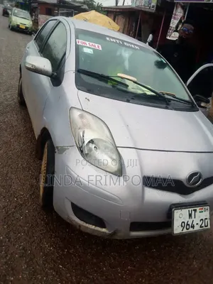 Toyota Vitz 2010 Silver