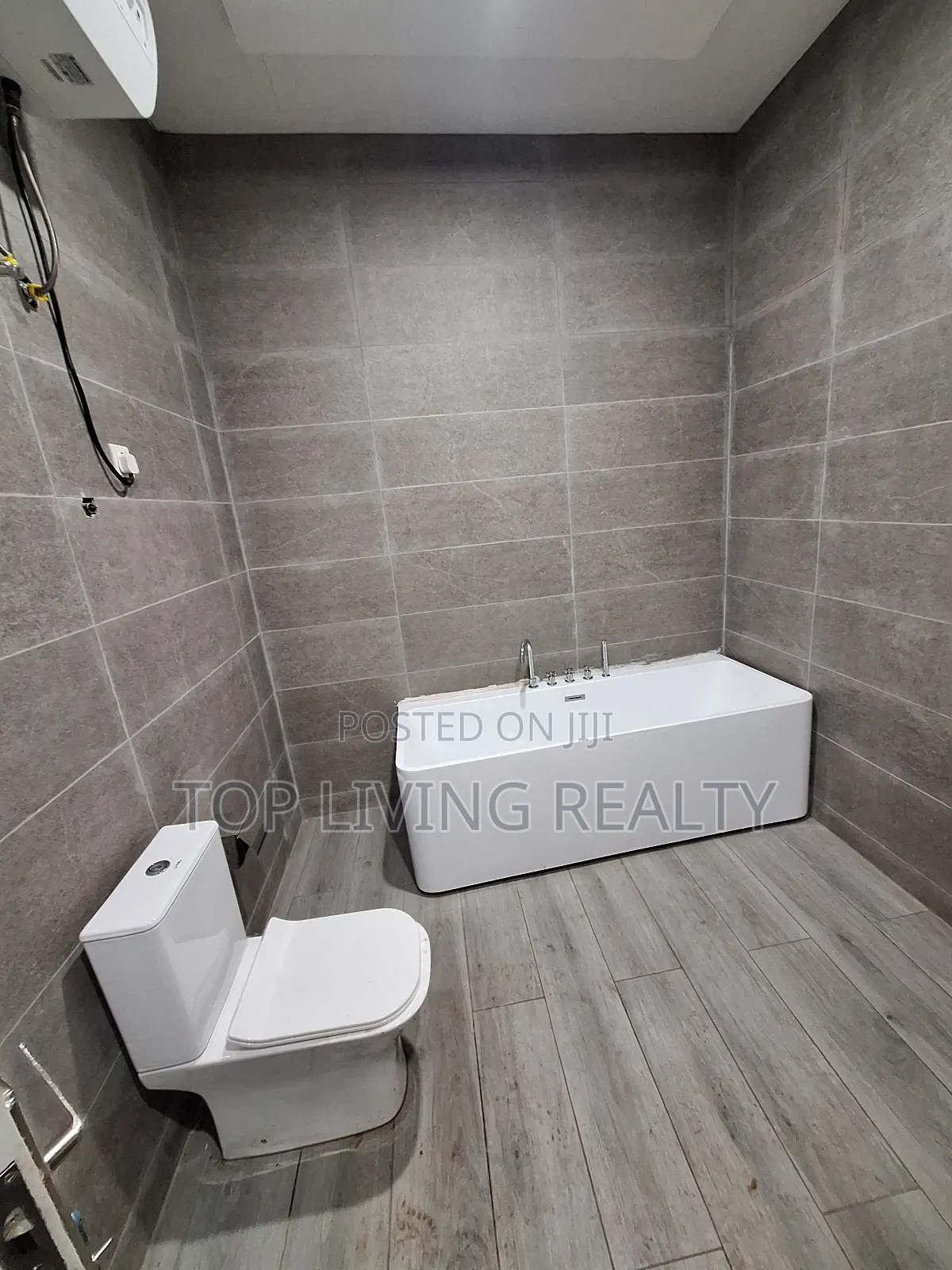 Furnished 3bdrm Townhouse / Terrace in Legon Hills, Ashaley Botwe
