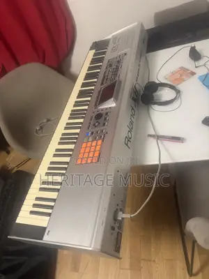 Roland Fantom X8