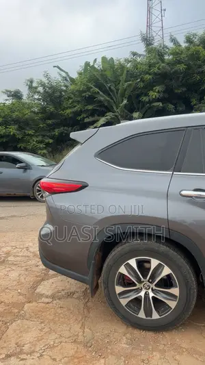 Toyota Highlander XLE 2021 Gray