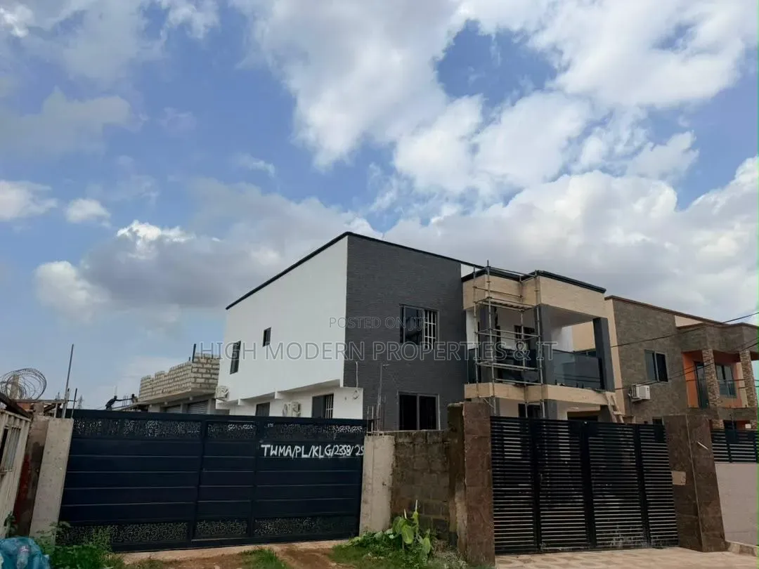 4bdrm House in Klagon, Baatsona Total for rent