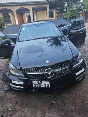 Mercedes-Benz C250 2014 Black