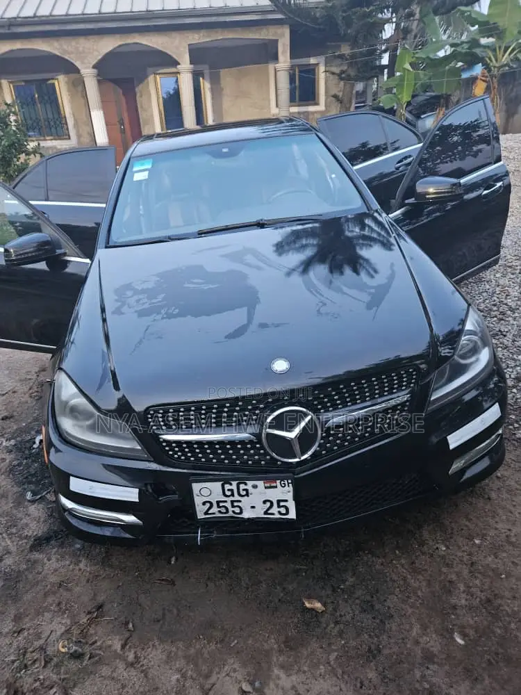 Mercedes-Benz C250 2014 Black