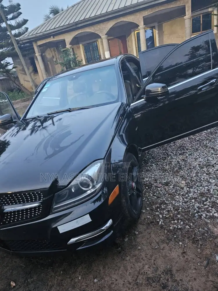 Mercedes-Benz C250 2014 Black
