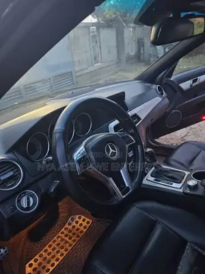 Mercedes-Benz C250 2014 Black