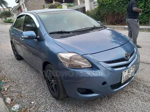 Toyota Yaris 2010 Gray