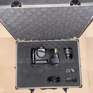 Canon EOS 300D DSLR Camera + Canon 17-85mm IS USM Lens + Battery Grip