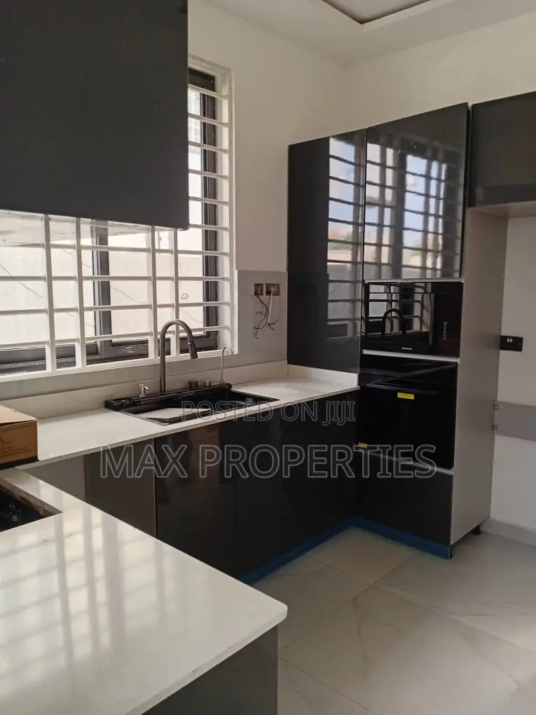 3bdrm House in Pokuase for sale