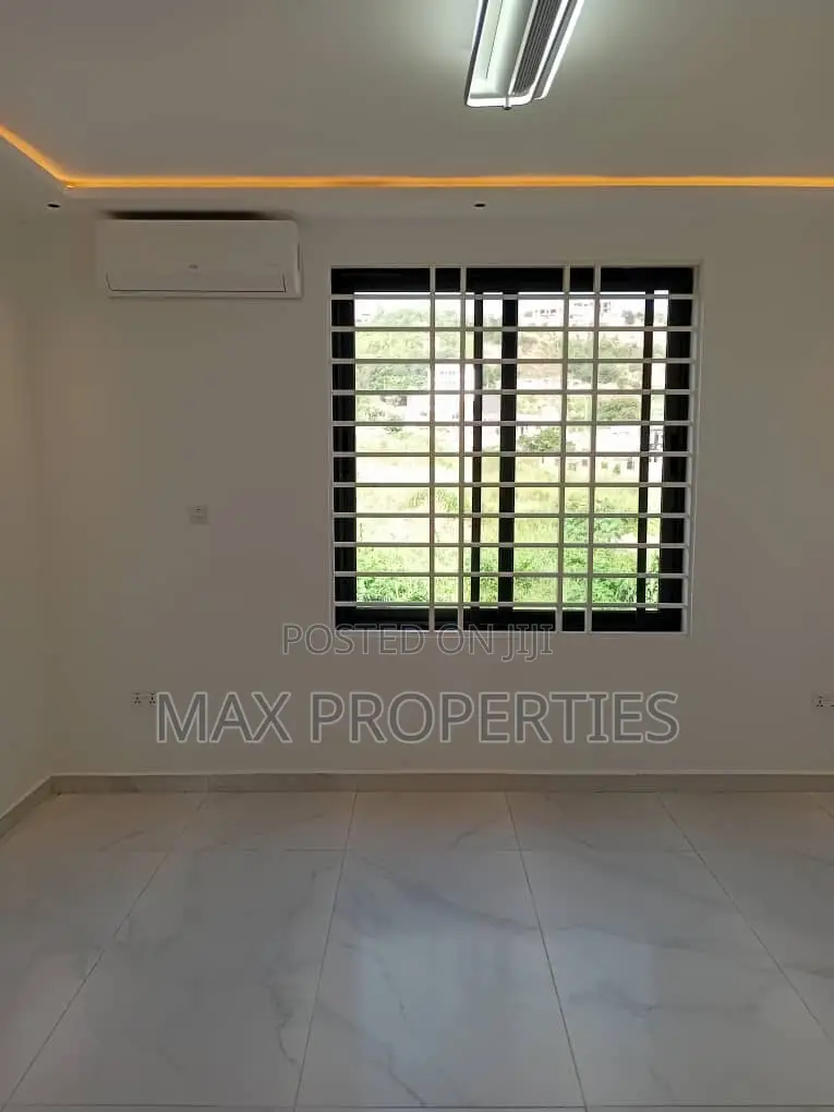 3bdrm House in Pokuase for sale