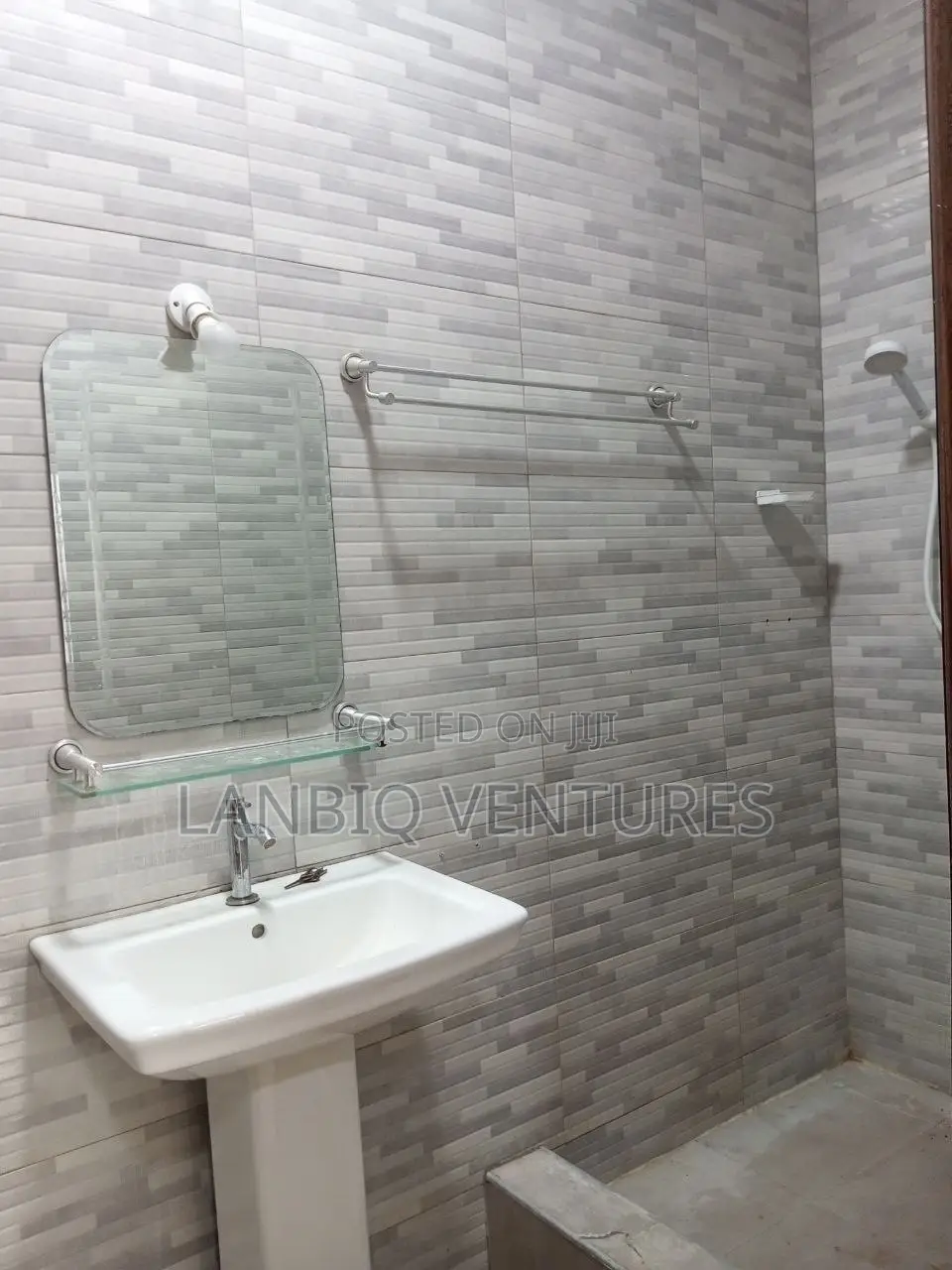 2bdrm Apartment in Madina for rent