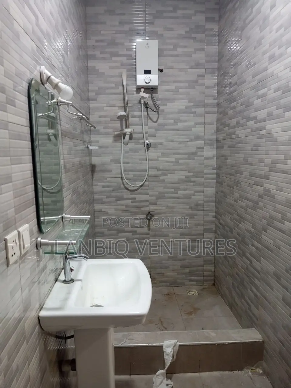 2bdrm Apartment in Madina for rent