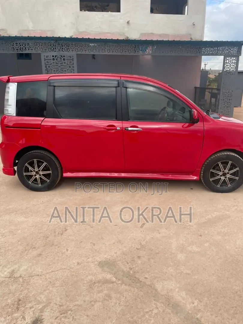 Toyota Sienta 2009 Red