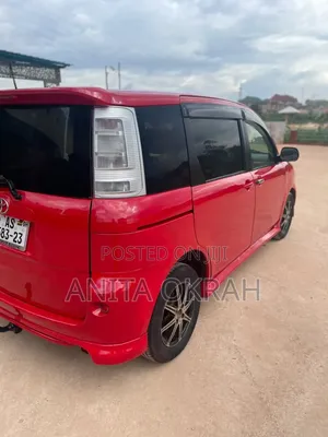 Toyota Sienta 2009 Red